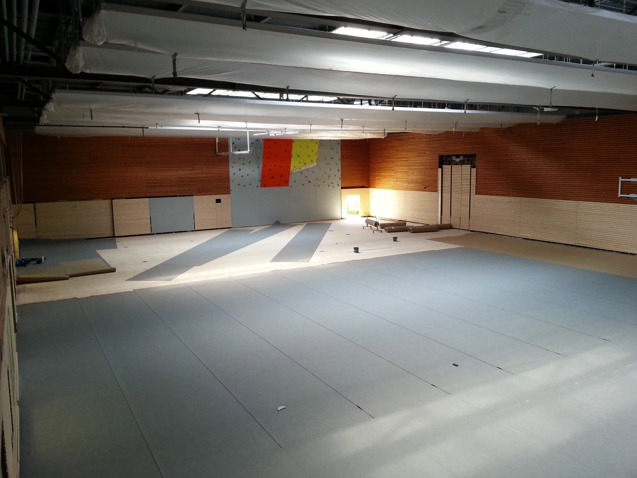Sporthalle im April 2015