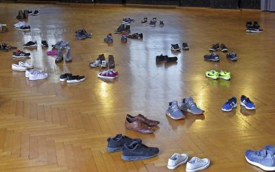 Der Schillersaal voller Schuhe